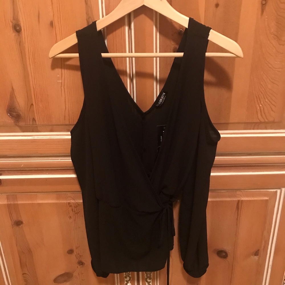 Black blouse! - Picture 3 of 3